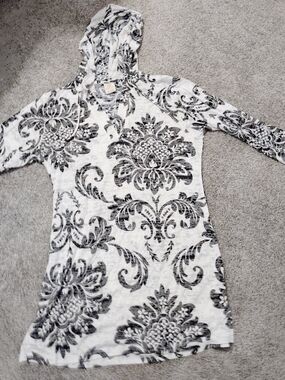 Balance Collection White and Black Damask Hooded Swim Coverup